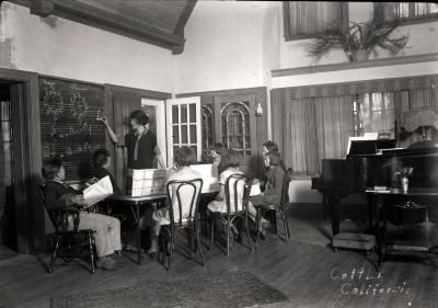 Elizabeth Ivey Brubeck teaching music theory in her studio (Concord, California)