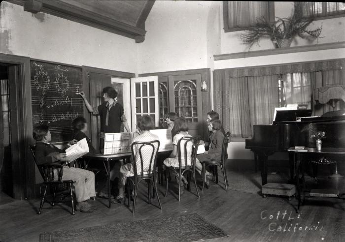 Elizabeth Ivey Brubeck teaching music theory in her studio (Concord, California)