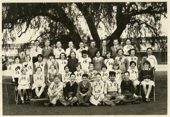 Dave Brubeck with Concord school class (Concord, California)