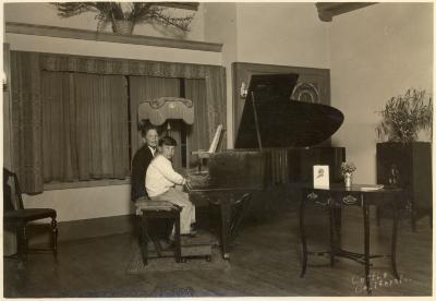 Dave Brubeck, Howard Brubeck at piano (Concord, California)