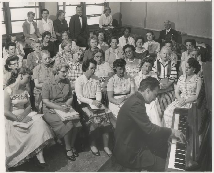 Dave Brubeck playing piano while class watches during a "Dave teaches teachers" session for Alameda County school teachers (California)