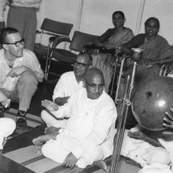 Joe Morello observing unidentified Indian percussionists (Madras, India)