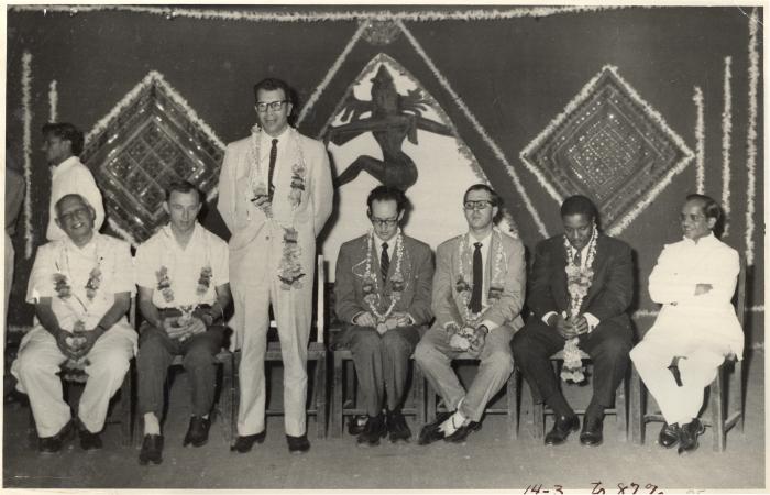 Dave Brubeck addressing members and students of the Sanrashte Sangit Natak Academy (Rajkot, India)