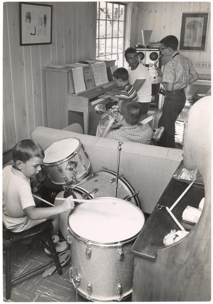 Dave Brubeck giving music lessons to Darius Brubeck, Michael Brubeck, Chris Brubeck, Dan Brubeck (Wilton, Connecticut)