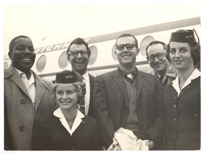 Dave Brubeck Quartet and two KLM stewardesses at the airport (Amsterdam, Netherlands)