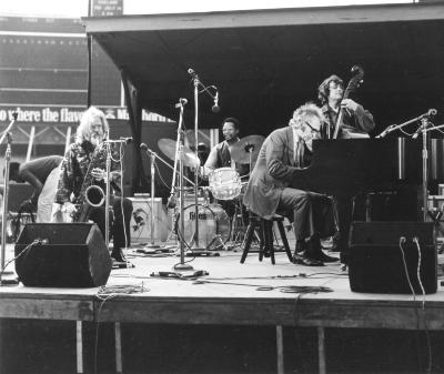 Dave Brubeck, Gerry Mulligan, Jack Six, Alan Dawson in performance Newport Jazz Festival (New York)